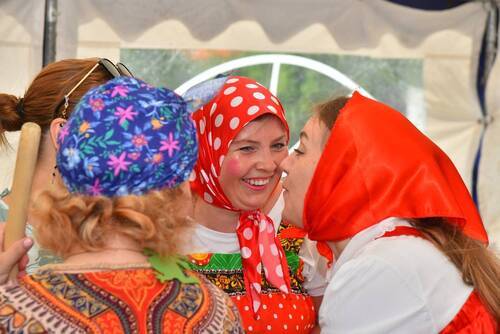 Праздник к нам приходит