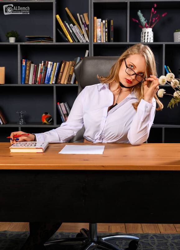 Секретарша фото превью