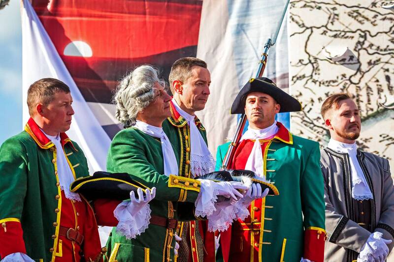 280 лет открытия острова, 195 лет образо История фото превью