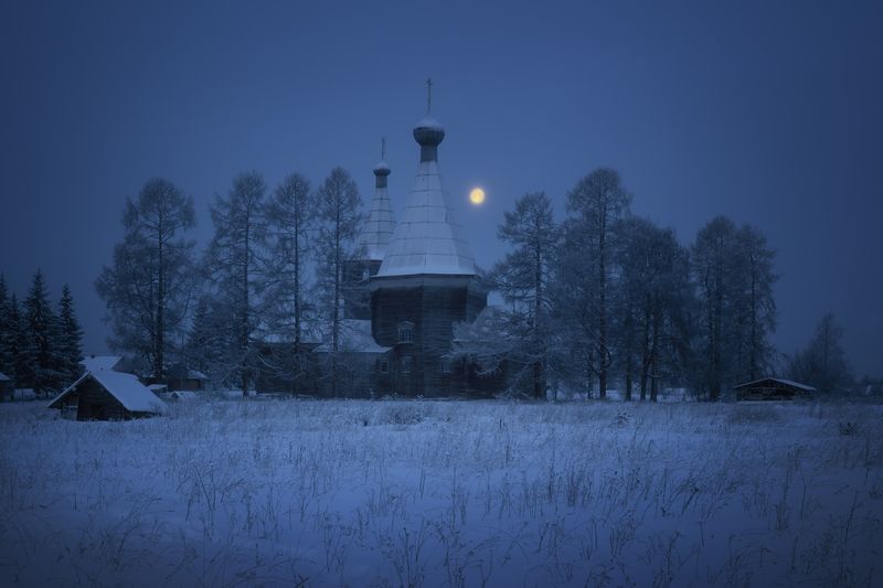 Полнолуние в январских сумерках фото превью