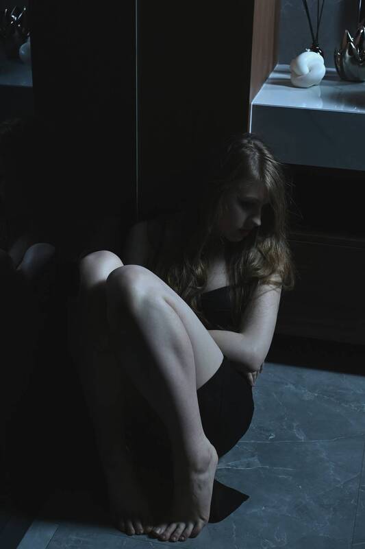 студийный портрет, студийная съемка, женский портрет, портрет девушки, постановочная съемка, драма, меланхолия, настроение, студия, пепортретная съемка, портрет, studio portrait, studio photography, female portrait Loneliness фото превью