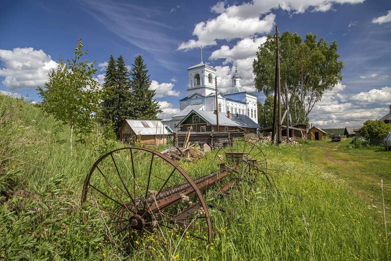 церковь, амбар, механизм, грабли, село, лето Лето в селе Велигодское. фото превью