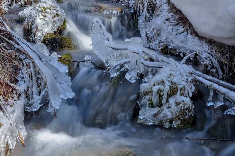 кузбасс, весна, апрель, ручей, лед Ледяной ручей фото превью