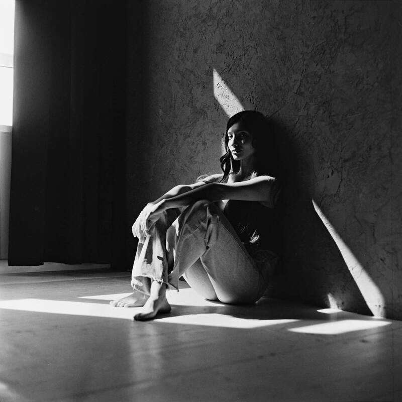 портрет, женский портрет, портрет на пленку, пленка, монохром, студия, студийная съемка, портрет девушки, естественный свет, от окна, солнце, чернобелый портрет, черное и белое, portrait, woman portrait, film, film portrait, studio, studio portrait, bnw,  Sunlight фото превью