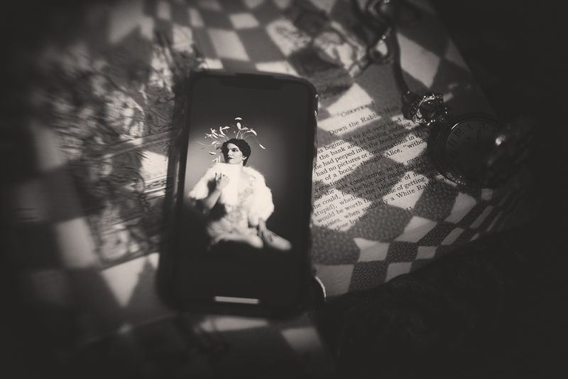 phone, screen, portrait, vintage, monochrome, blackandwhite, stilllife, shadow, light, pattern, checkered, nostalgia, conceptual, retro, photography Echo on Glass (MiLa. 34) фото превью