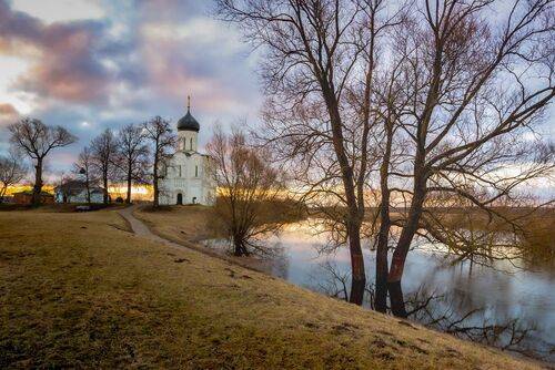 Весна. Храм Покрова