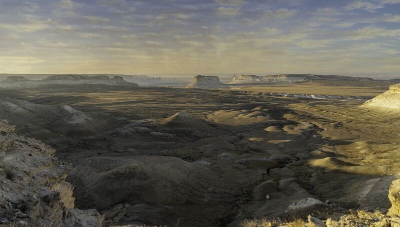 Казахстан, полуостров Мангышлак, Мангыстау, урочище Бозжыра, рассвет Ландшафт неземной... фото превью