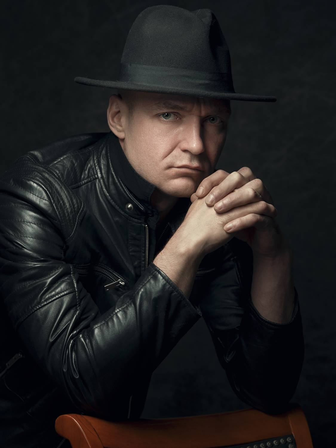 мужской портрет, взгляд, мужчина, ннзкий ключ, глубина, Антон Тимошевский