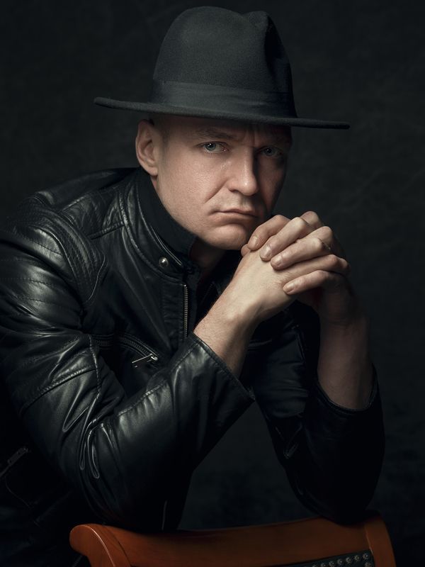 мужской портрет, взгляд, мужчина, ннзкий ключ, глубина Мистер Забота фото превью