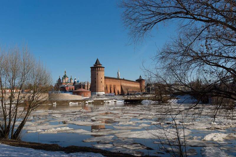 коломна, кремль, ледоход г. Коломна. Кремль. Ледоход на реке Коломенке фото превью