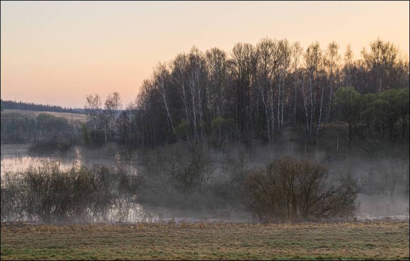 Апрельский восход на маленьком водохранилище фото превью