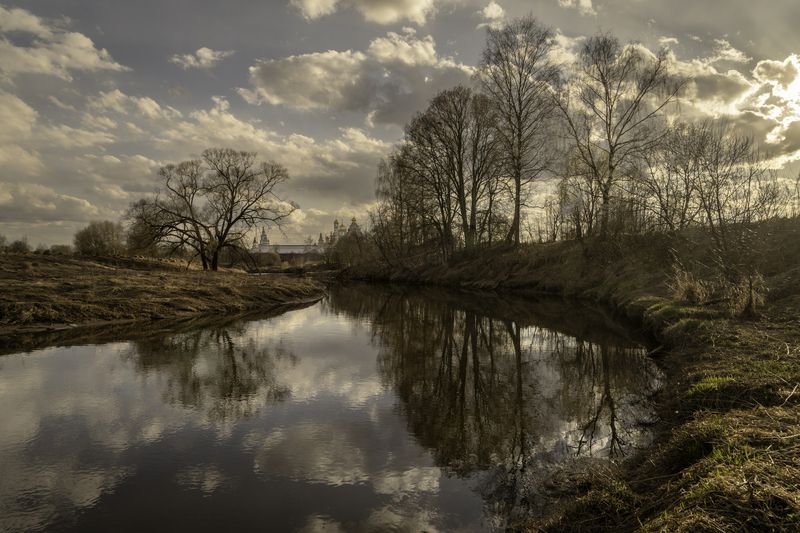 Москвская область, Истра, река Истра, Воскресенский Ново-Иерусалимский ставр У реки фото превью