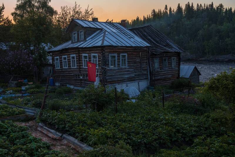 Красное знамя фото превью