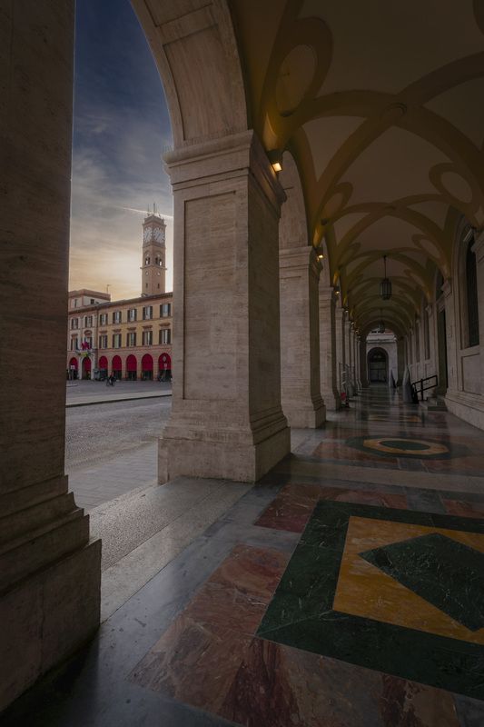 Sunset in the city ... фото превью