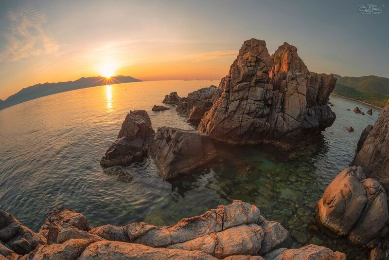 nikon d610, 16mm f/2.8 fisheye, nha trang Sunrise of Sea and Rocks фото превью