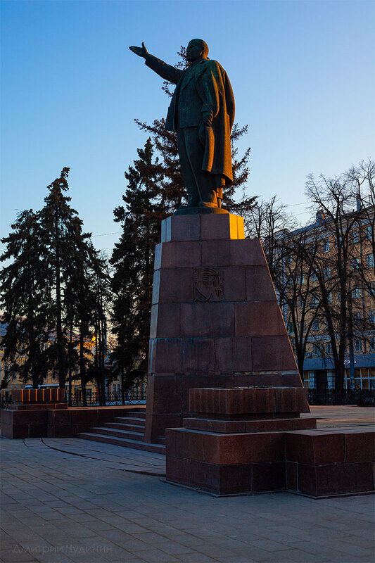 Памятник Ленину фото превью