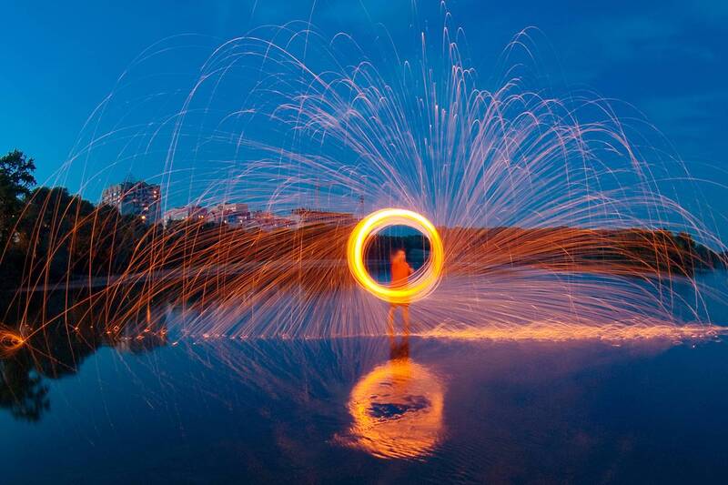 Солнце над водой фото превью