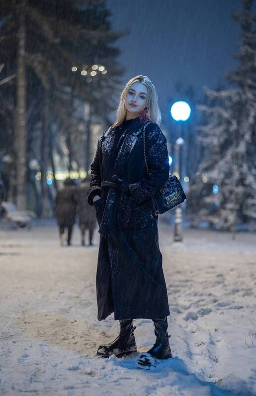 снегурочка, снегопад, зима, ночь, фонарь, блондинка, метель СНЕГУРОЧКА фото превью