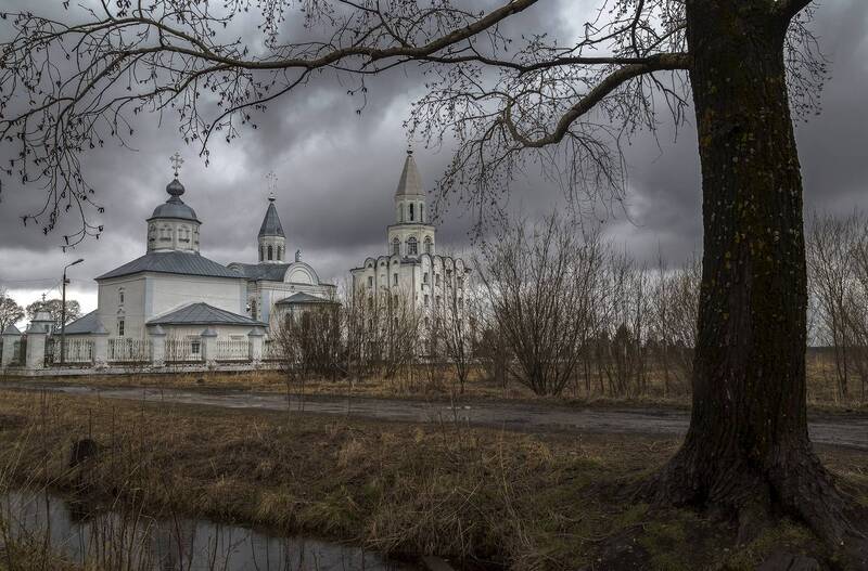 монастырь, церковь, тополь, дождь, сырость, коряжма. Дождливый вечер. фото превью