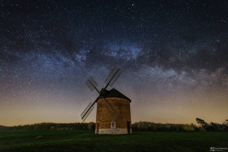 Night at the Windmill фото превью