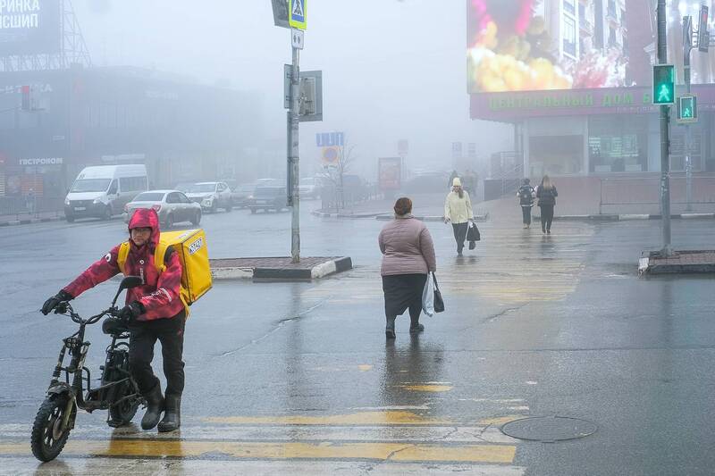 весна, город, улица, туман Городской туман... фото превью