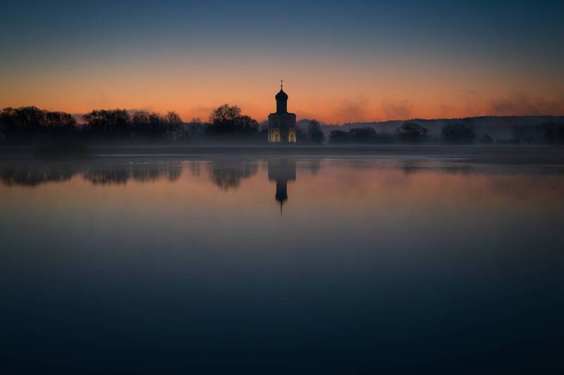 россия, боголюбово, храм покрова на нерли, разлив, утро, туман, рассвет Разлив фсё фото превью