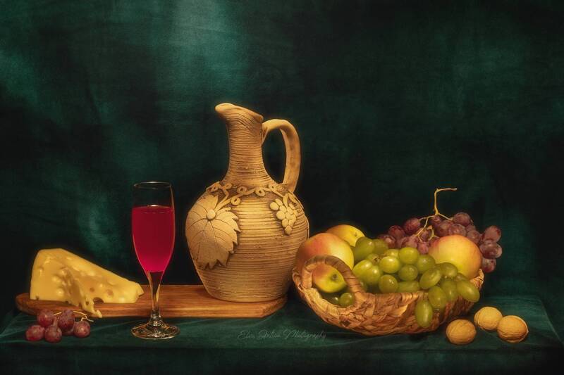 натюрморт, still life, фрукты, виноград, глиняный кувшин, бокал вина, яблоки, сыр, elvis antson Натюрморт с фруктами фото превью