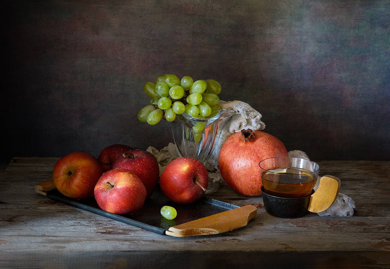 яблоки, гранат, виноград, поднос, чашка, чай, Алексей Бычков