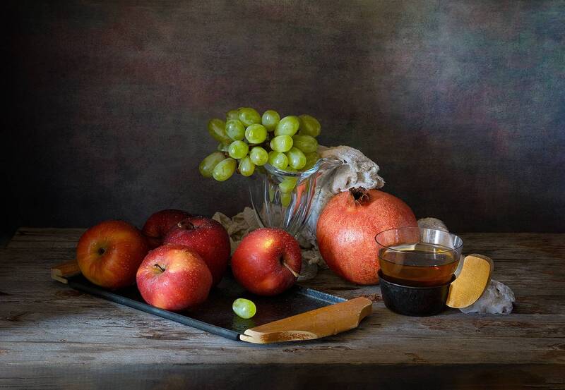 яблоки, гранат, виноград, поднос, чашка, чай  фото превью