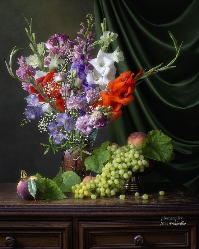 натюрморт, цветы, букеты, фрукты Натюрморт с цветами и фруктами фото превью