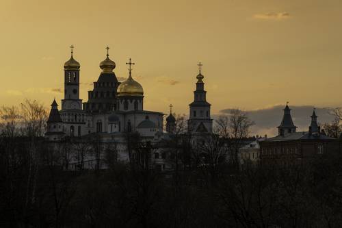 Вечерело