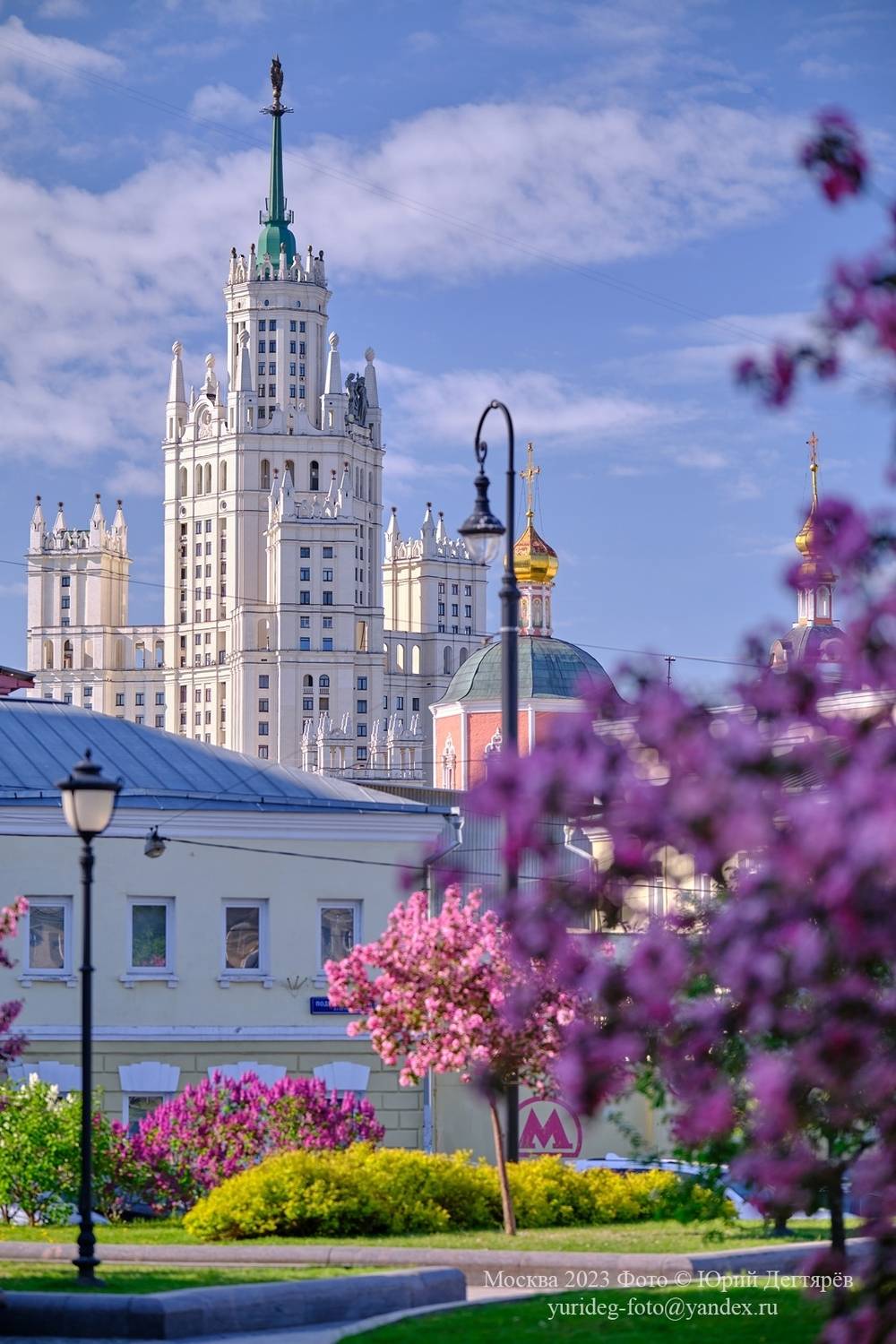 Москва, весна, розовая, яблоня, цветение, Хитровка, Хитровская, площадь, высотка, Котельническая, Юрий Дегтярев