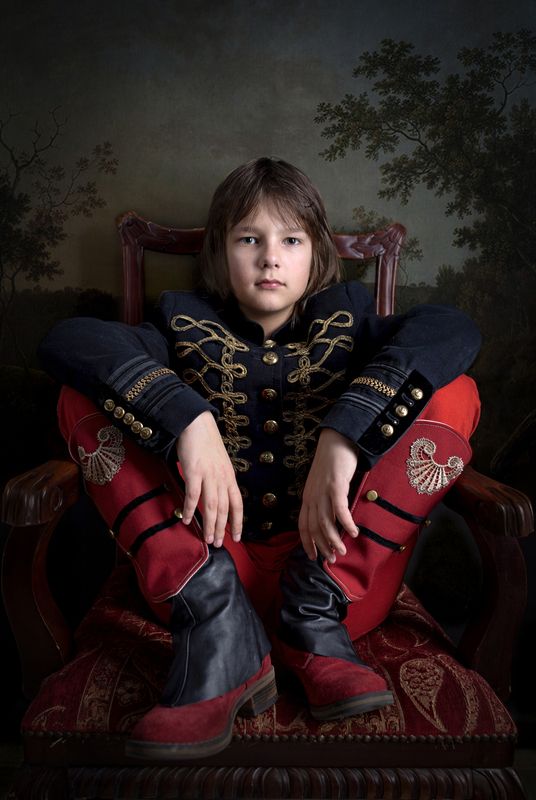 Аксельбанты, мальчик, мундир, сапоги, позумент, кресло. Даня фото превью