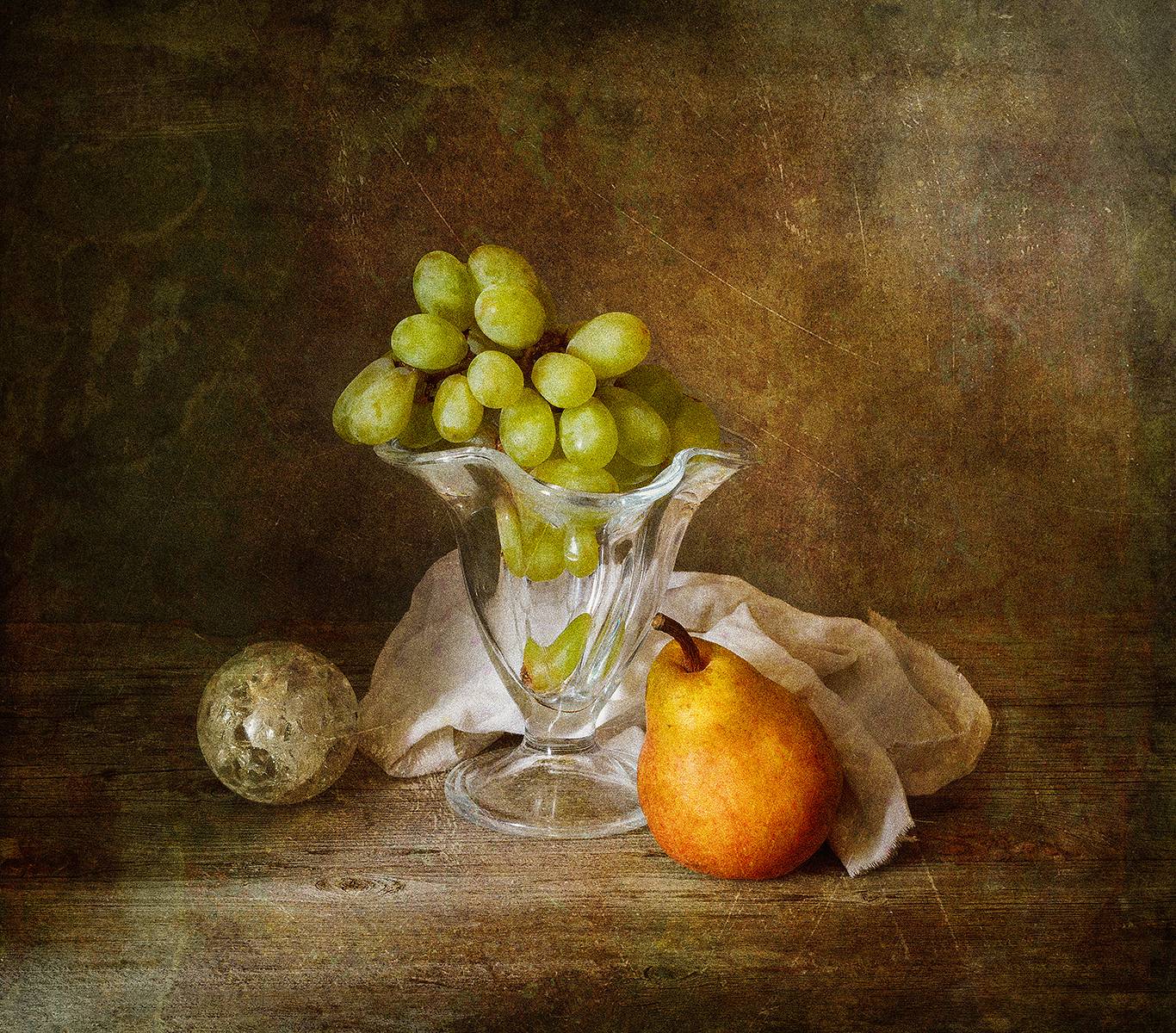 виноград, груша, стеклянный шар, тряпка, Алексей Бычков