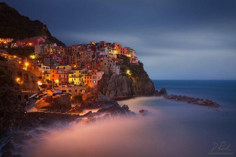 Italia, Italien, Italy, Europe, Liguria, Cinque Terre,  Manarola,  5 Lands, Cinque Terre National park, Unesco, Town, village, sea, cityscape, rocks, stones, blue hour, adriatic, sunset, architecture, spring, Water, daniel rericha, colored houses, coast,  Evening at Manarola фото превью