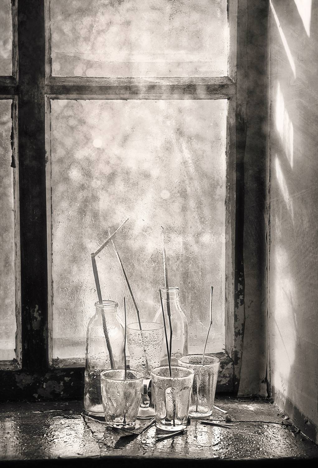 натюрморт, монохром, окно, свет, весна, капли, настроение, still life, spring, sunny mood, monochrome, window, water drops, сепия, Буглак Инна