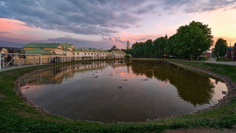 вечер, закат, город, пруд, парк, небо, облака, краски, о вечер в городе фото превью