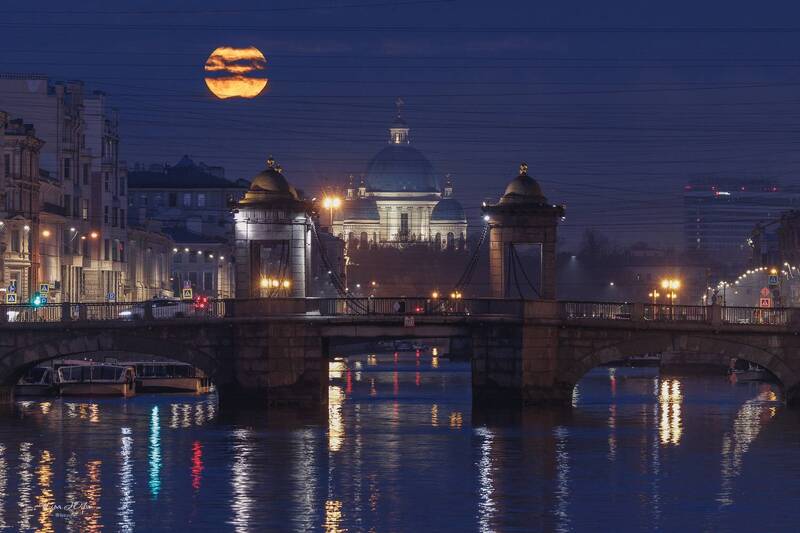 луна, спб, санкт-петербург, ночь Застрявшая в проводах фото превью