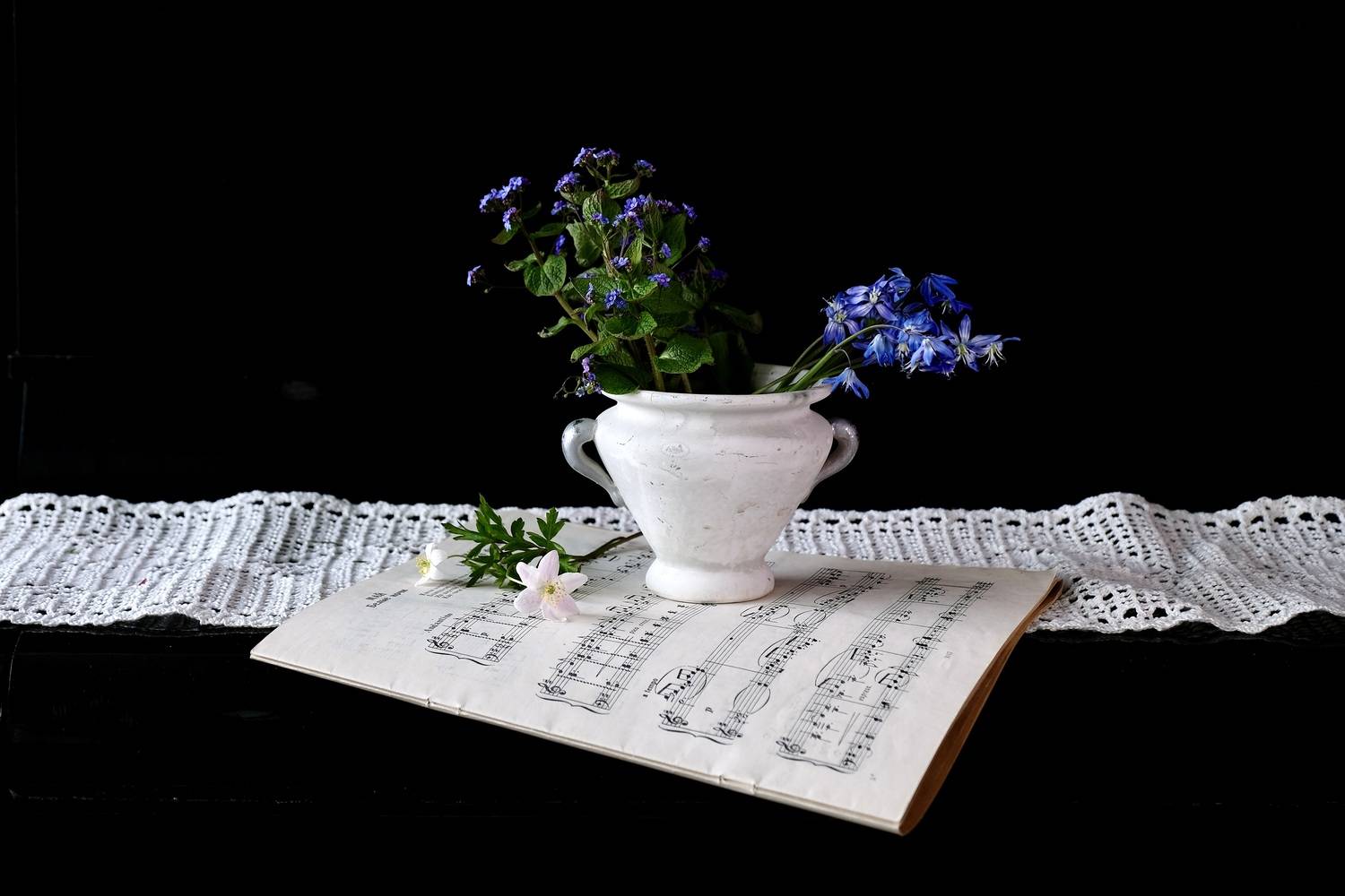 Май, белые ночи.. Автор: Povarova Ree Svetlana Still life, Flowers, Spring, Musical notes, Blue, Povarova Ree Svetlana