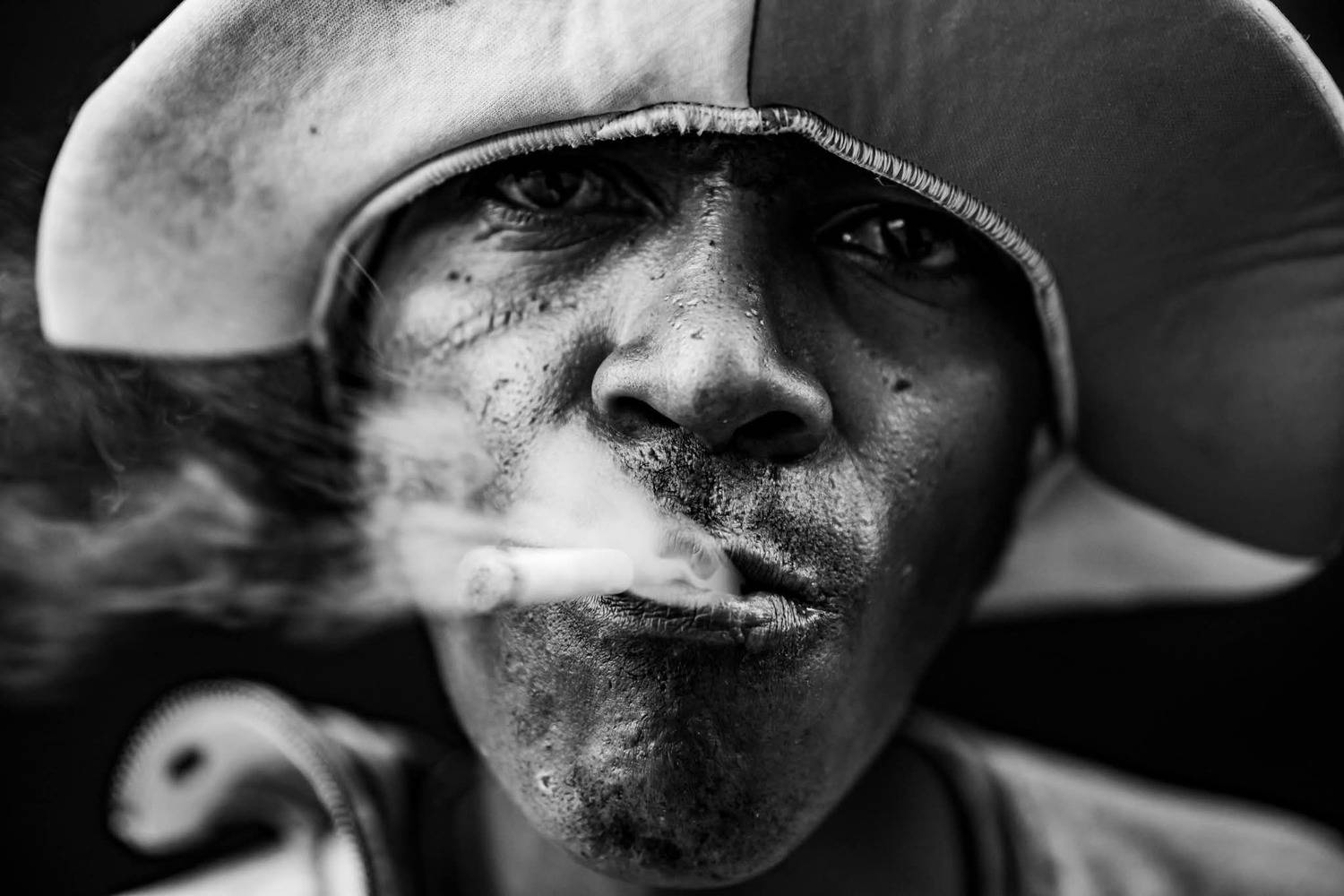 retratos, retrato, portrait, portraits, portraiture, invisibles, invisible, in-visibles, street photography, basti&aacute;n cifuentes araya, periodista furioso, bastian cifuentes araya, periodistafurioso, blanco y negro, black and white, street photo, Cifuentes Araya Basti&aacute;n
