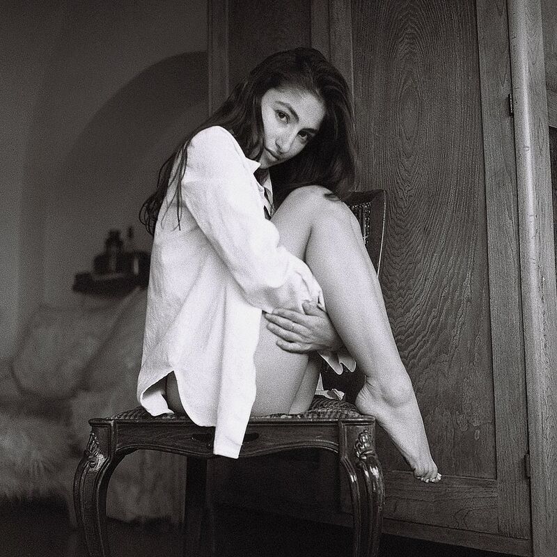 portrait, woman, female, monochrome, black, white, film, analog, mood, intimate, sensual, boudoir, shirt, barefoot, stool The Quiet Between Heartbeats (Dana B. 18) фото превью