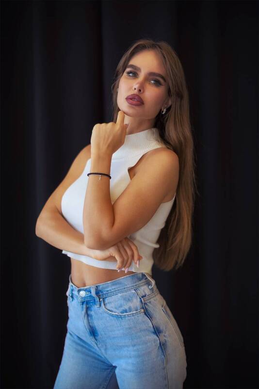 девушка, красавица, модель Violetta Oren фото превью