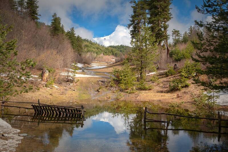 svaneti, tsvirmi, spring, stream, puddle, water, reflection, trees, fance, mountains, clouds, sky, nature, landscape, scenery, travel, outdoors, georgia, sakartvelo, chizh Spring Puddle фото превью