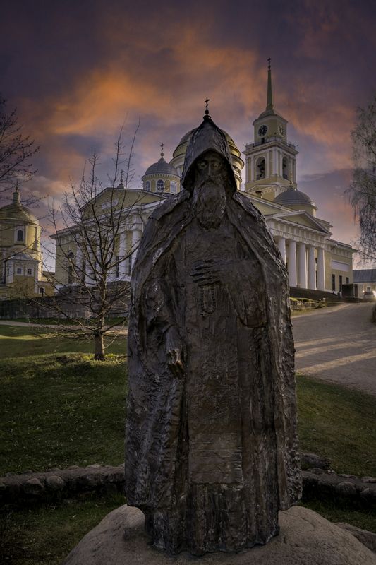 Тверская область, Россия, Осташково, монастырь Нило-Столобенская пустынь Памятник Нилу Столобенскому фото превью