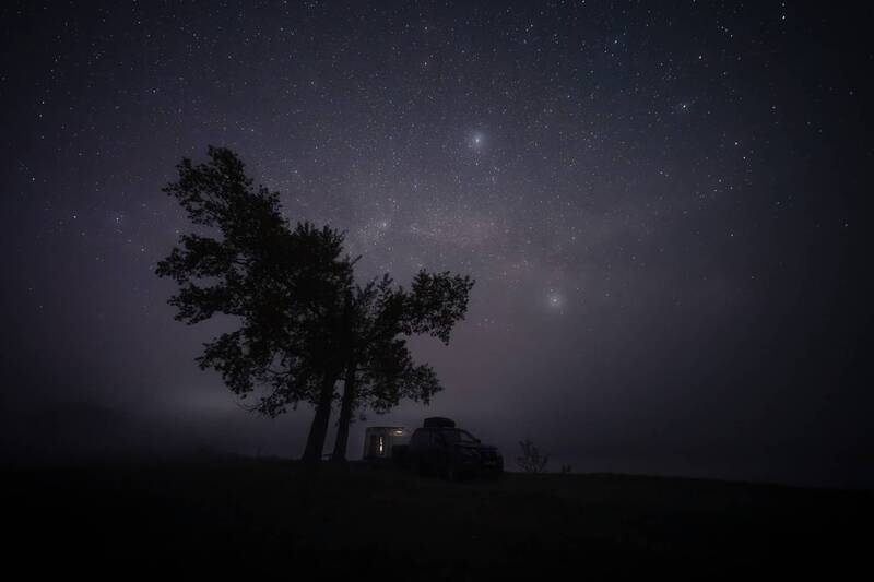 Ночь под сломанным деревом…   Night under a broken tree... фото превью