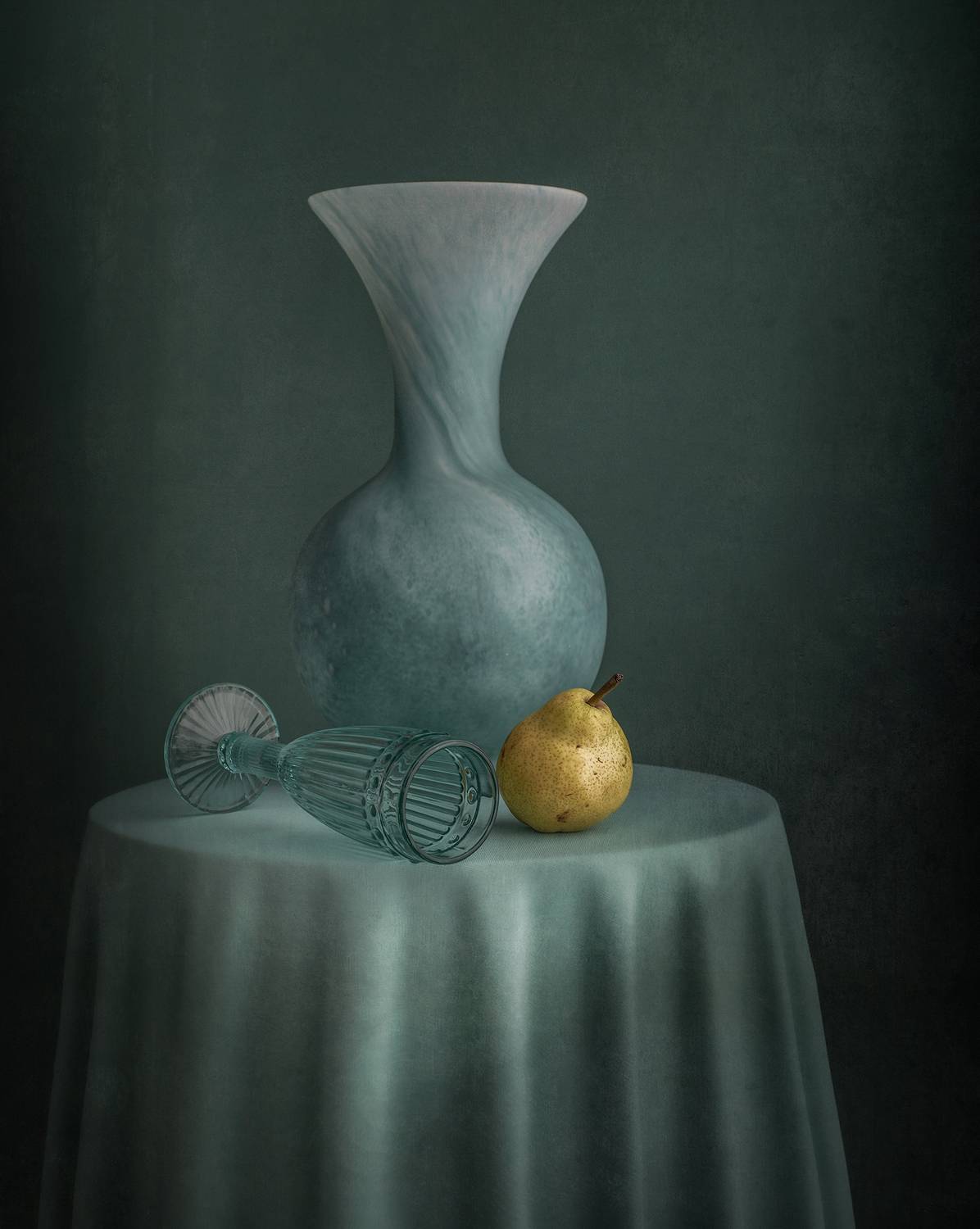 A simple life.... Автор: Maria Margareth Perfoncio Still life, green, glass, pear, light, texture, Maria Margareth Perfoncio