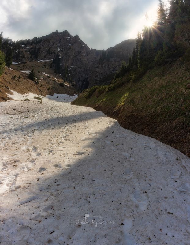 горы, скалы, водопад, пейзаж В темных чертогах Чёрного водопада... фото превью