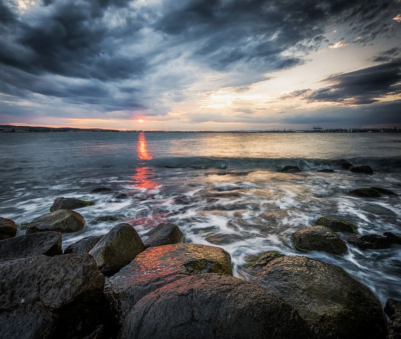 sunset, clouds, sun, sea seascape, rocks Cloudy sunset фото превью