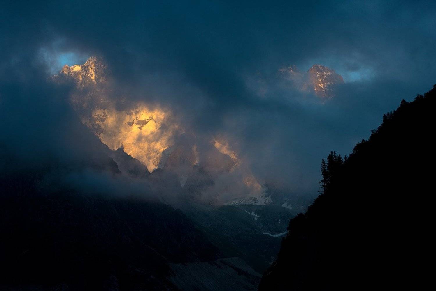 горы, кавказ, осетия, россия, ледник, природа, закат, облака, russia, nature, clouds, mountains, landscape, gold, sun, sunset, Илья Гомыранов