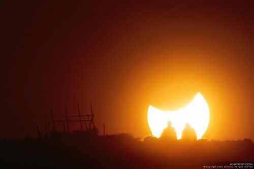 СОЛНЕЧНОЕ ЗАТМЕНИЕ